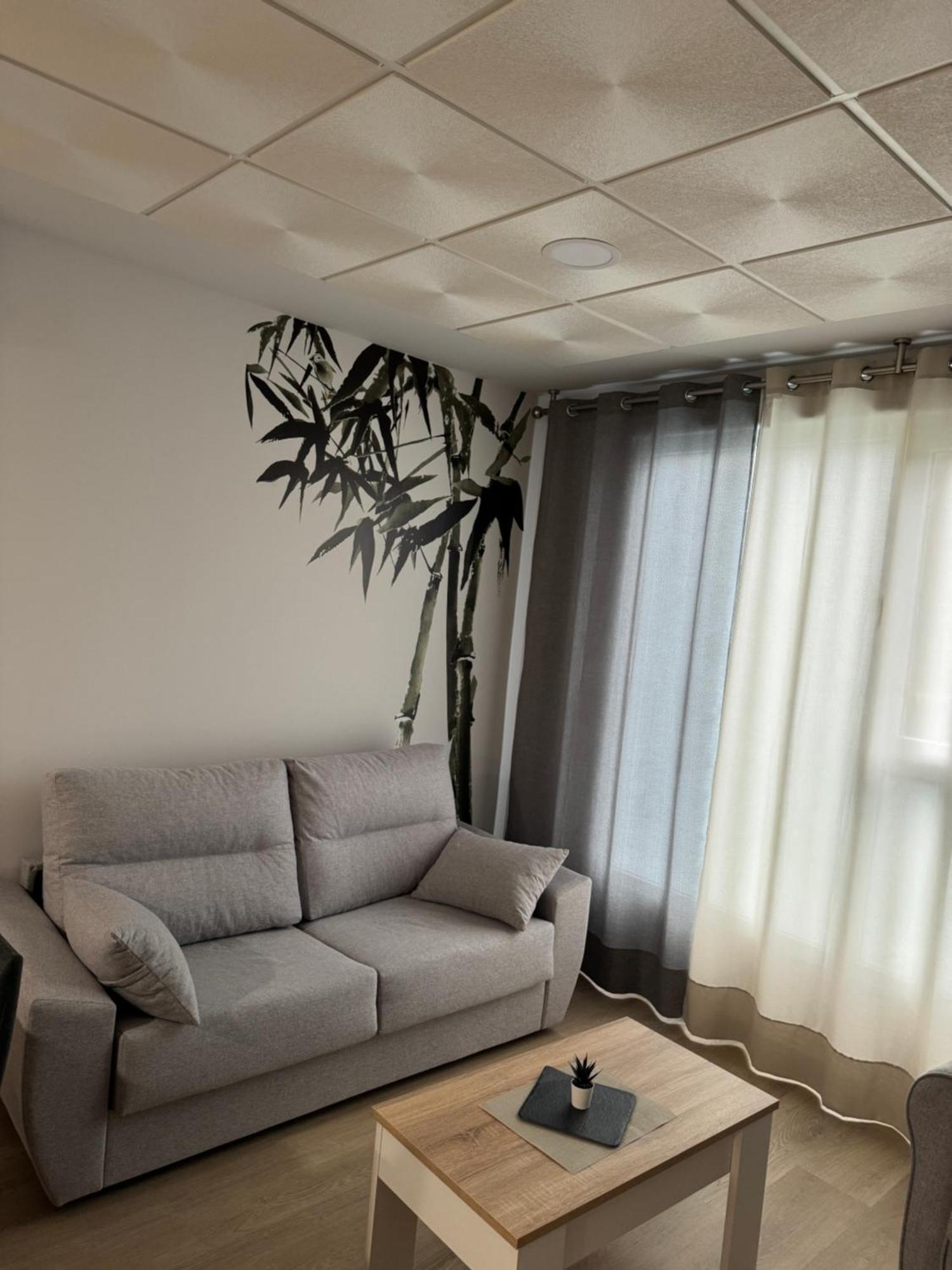 Apartamentos Turisticos Peregrin Palas ปาลัสเดเรย์ ภายนอก รูปภาพ