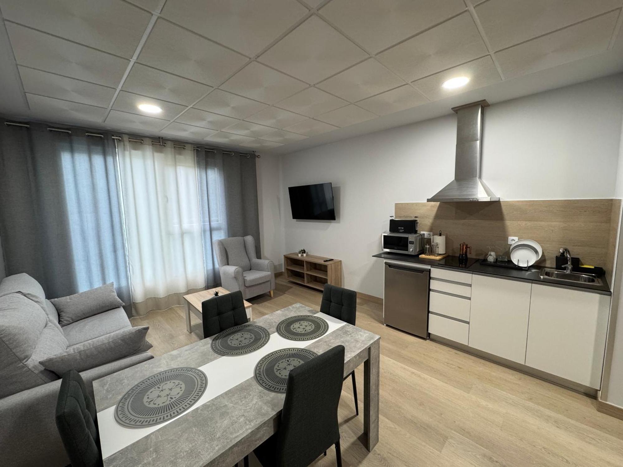 Apartamentos Turisticos Peregrin Palas ปาลัสเดเรย์ ภายนอก รูปภาพ