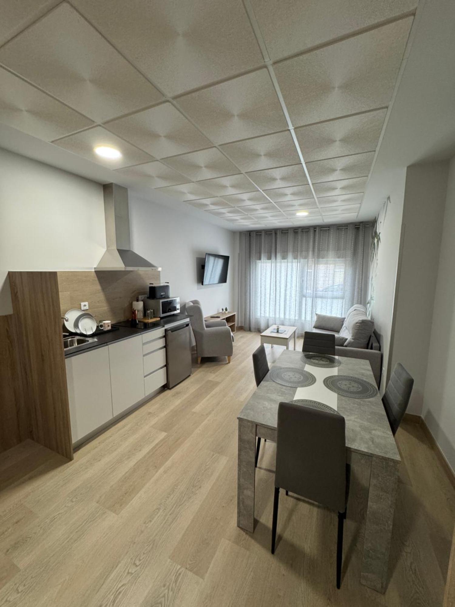 Apartamentos Turisticos Peregrin Palas ปาลัสเดเรย์ ภายนอก รูปภาพ